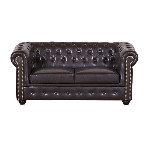 Chesterfield Sofa Couch GRACE, 2-Sitzer in antikbraun mit Dekonägeln, Kunstlederbezug und Holzfüße